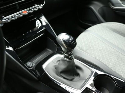 Peugeot 2008 PureTech 100 S&S Allure (13)