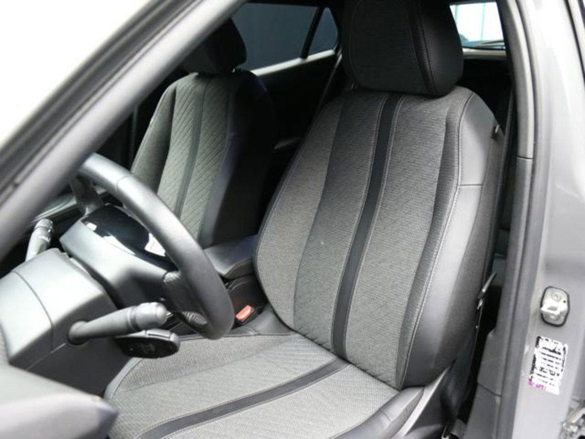 Peugeot 2008 PureTech 100 S&S Allure (9)