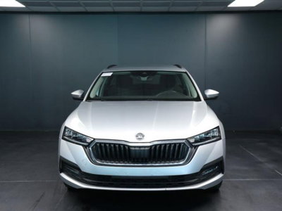 Skoda Octavia Station Wagon 2.0 TDI EVO SCR DSG Wagon Executive (2)