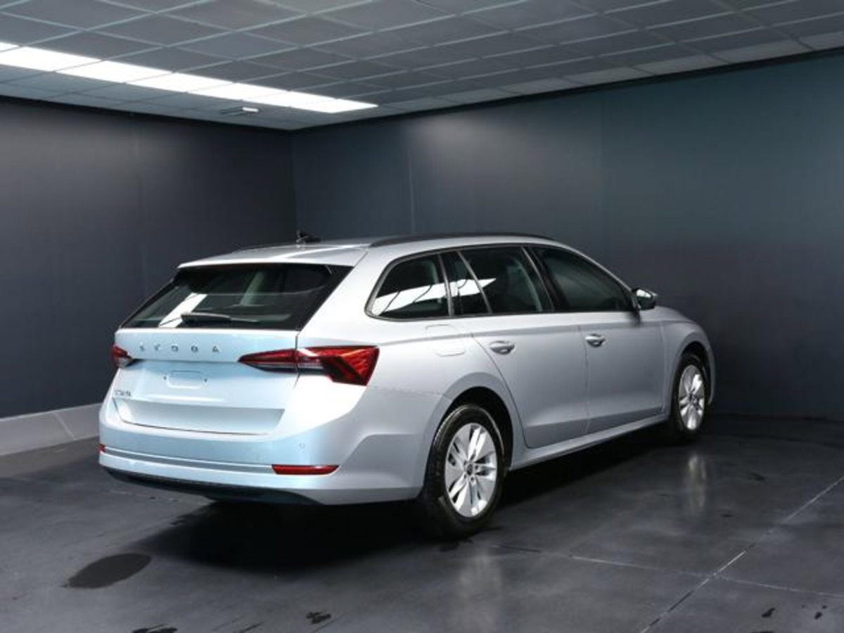 Skoda Octavia Station Wagon 2.0 TDI EVO SCR DSG Wagon Executive (3)