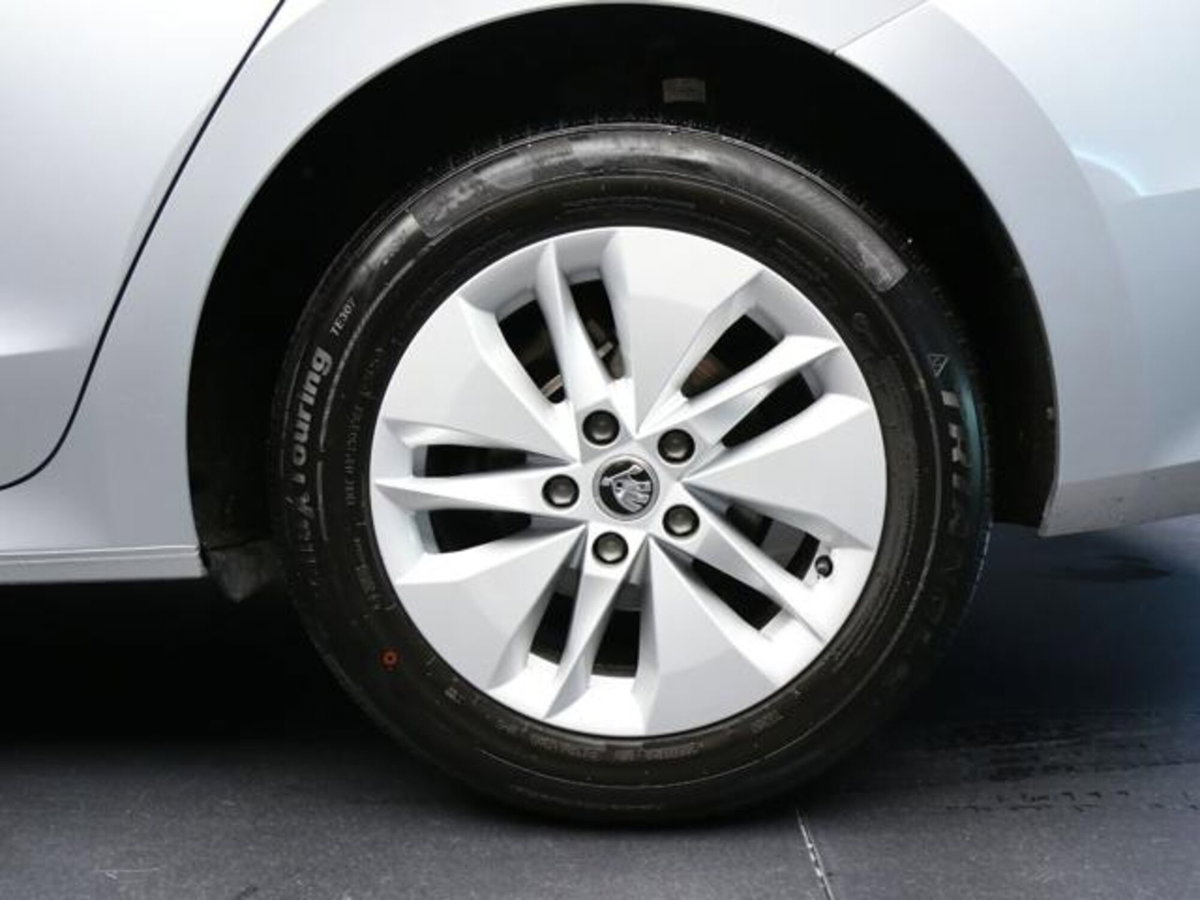 Skoda Octavia Station Wagon 2.0 TDI EVO SCR DSG Wagon Executive (5)