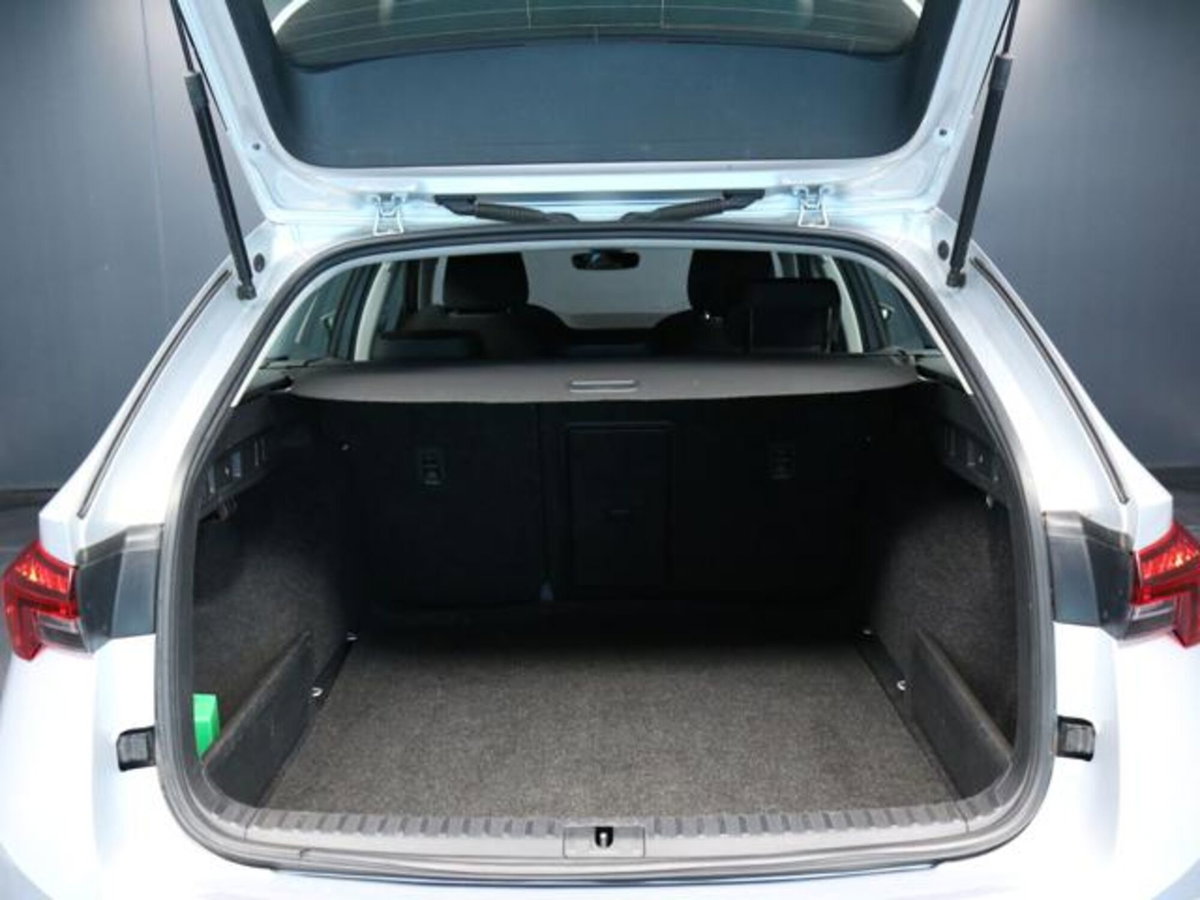 Skoda Octavia Station Wagon 2.0 TDI EVO SCR DSG Wagon Executive (7)