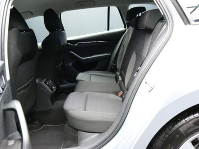 Skoda Octavia Station Wagon 2.0 TDI EVO SCR DSG Wagon Executive (8)