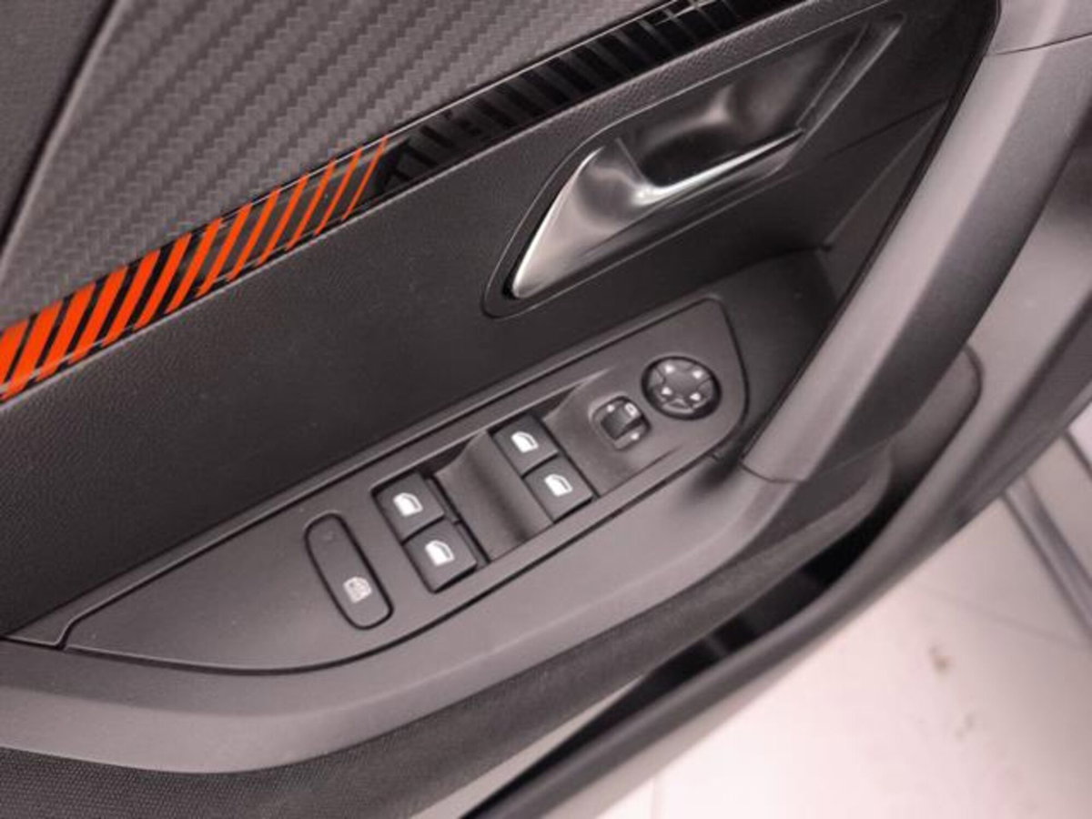 Peugeot 2008 PureTech 130 S&S Active (18)