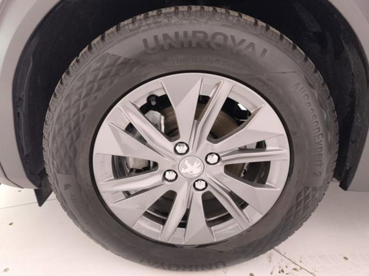 Peugeot 2008 PureTech 130 S&S Active (9)
