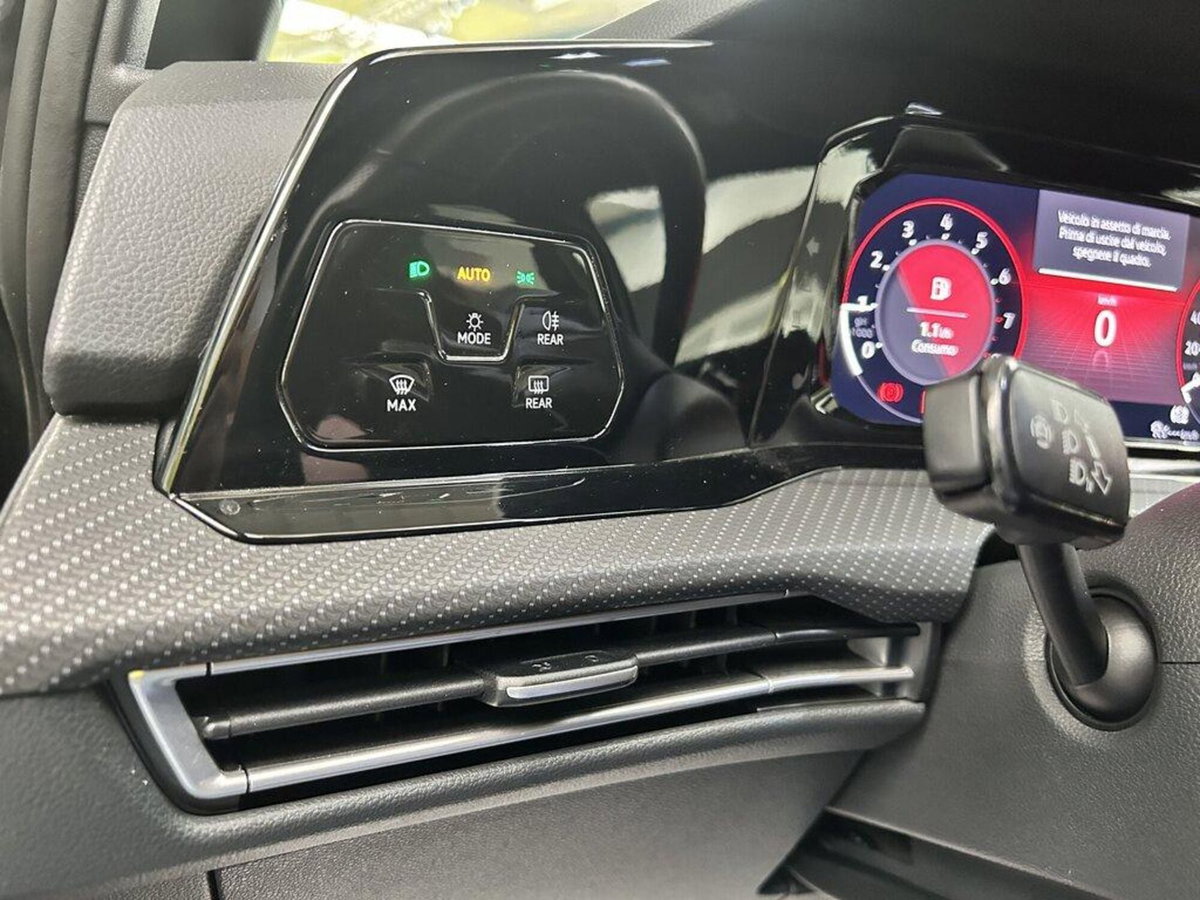 Volkswagen Golf 1.5 eTSI 150 CV EVO ACT DSG R-Line (12)