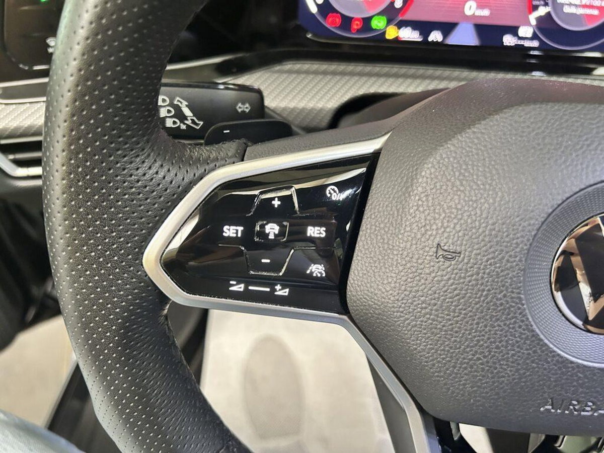 Volkswagen Golf 1.5 eTSI 150 CV EVO ACT DSG R-Line (14)