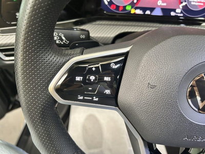 Volkswagen Golf 1.5 eTSI 150 CV EVO ACT DSG R-Line (14)