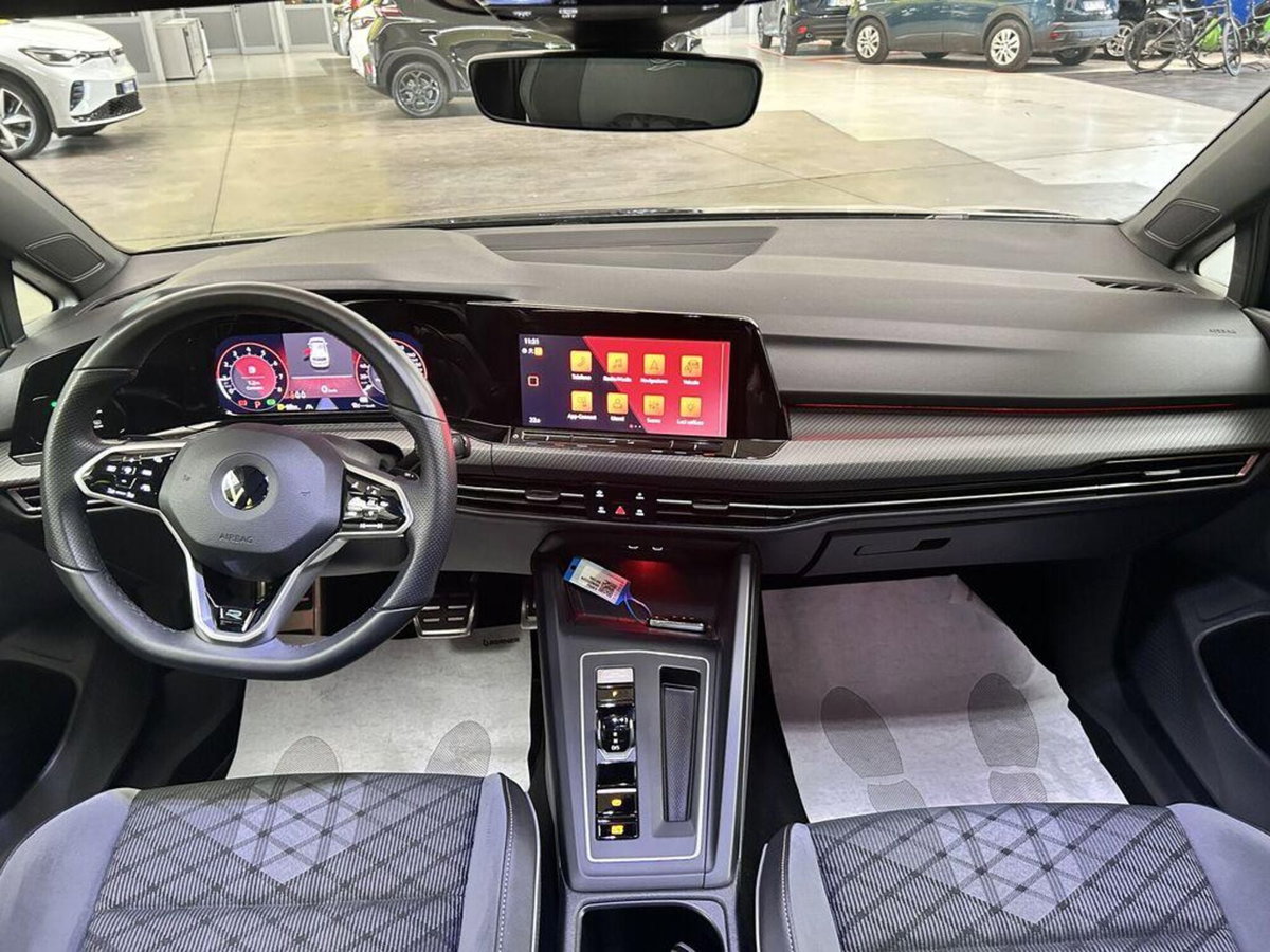 Volkswagen Golf 1.5 eTSI 150 CV EVO ACT DSG R-Line (9)