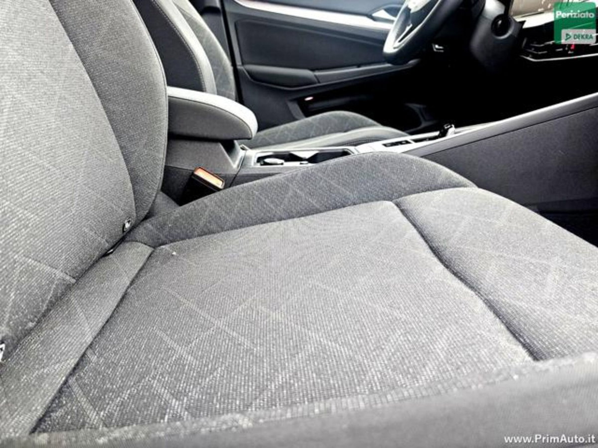 Volkswagen Golf Variant 1.0 eTSI EVO DSG Life (13)