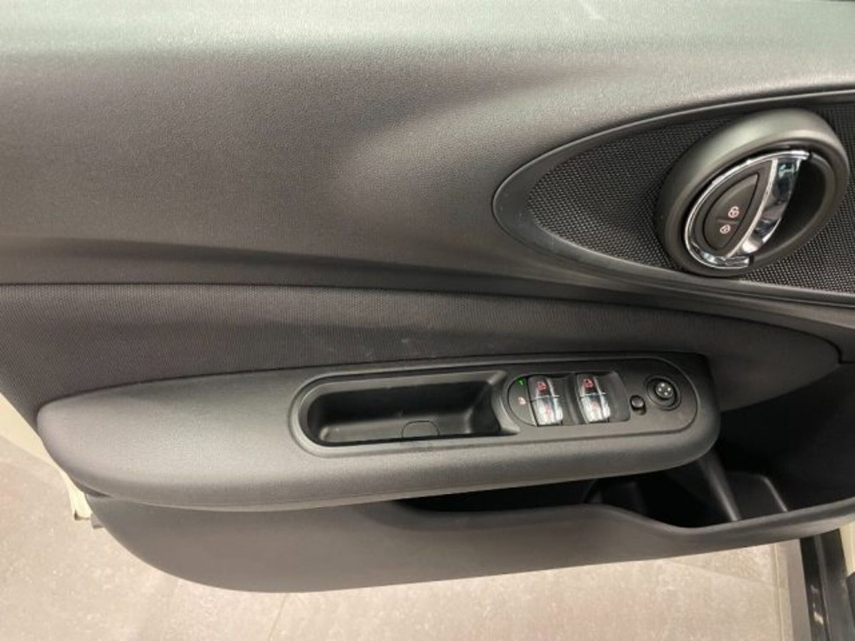 MINI Mini Clubman 1.5 One D Business Clubman (4)