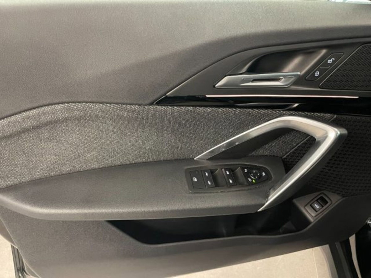 BMW X1 sDrive 18d Edition Essence (11)