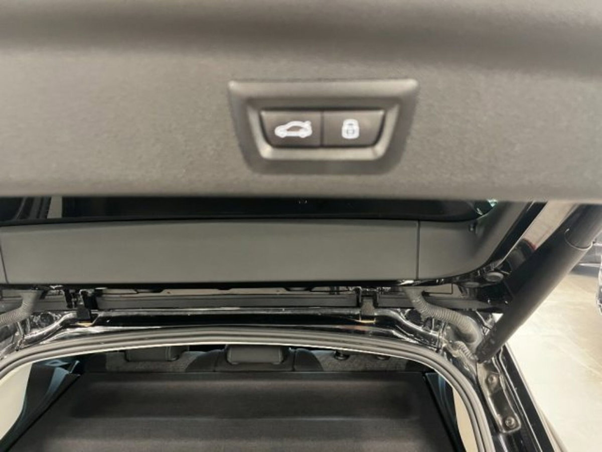 BMW X1 sDrive 18d Edition Essence (6)