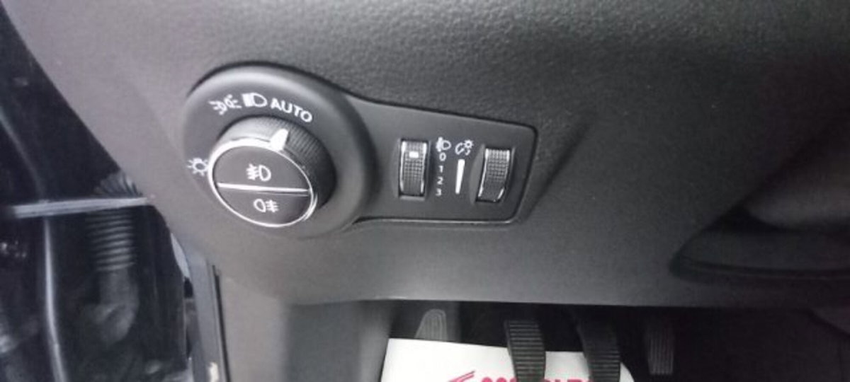 Jeep Compass 1.6 Multijet II 2WD Limited (16)