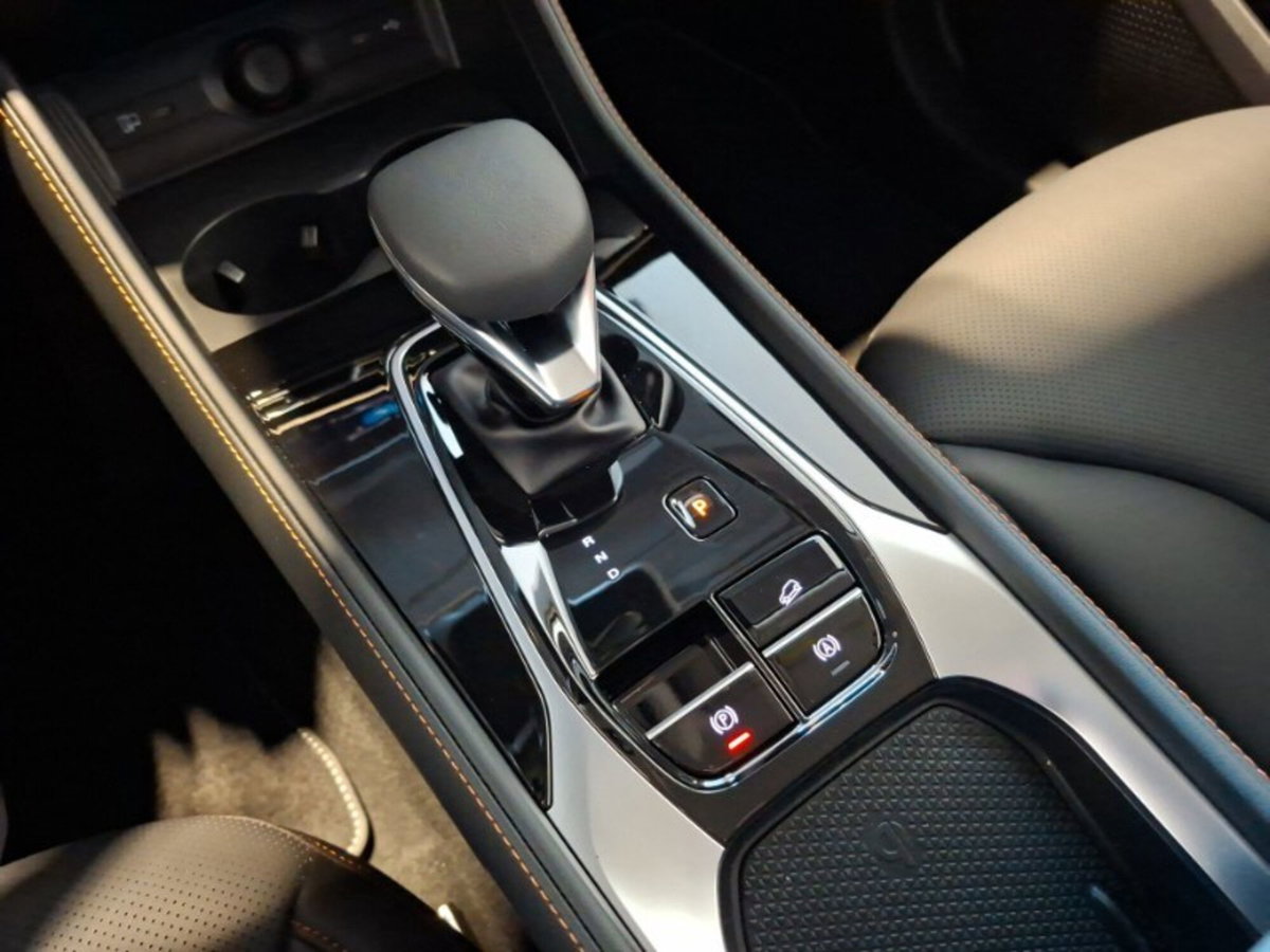 Mg HS 1.5 hybrid+ Luxury auto (20)