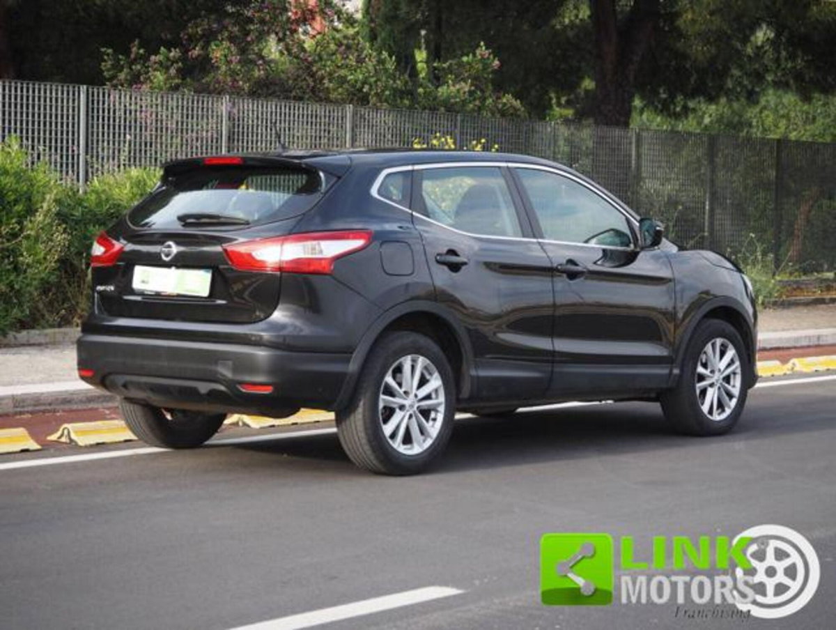 Nissan Qashqai 1.6 dCi 2WD Tekna (2)