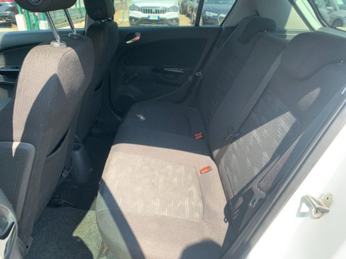 Opel Corsa 1.2 5 porte Cosmo (10)
