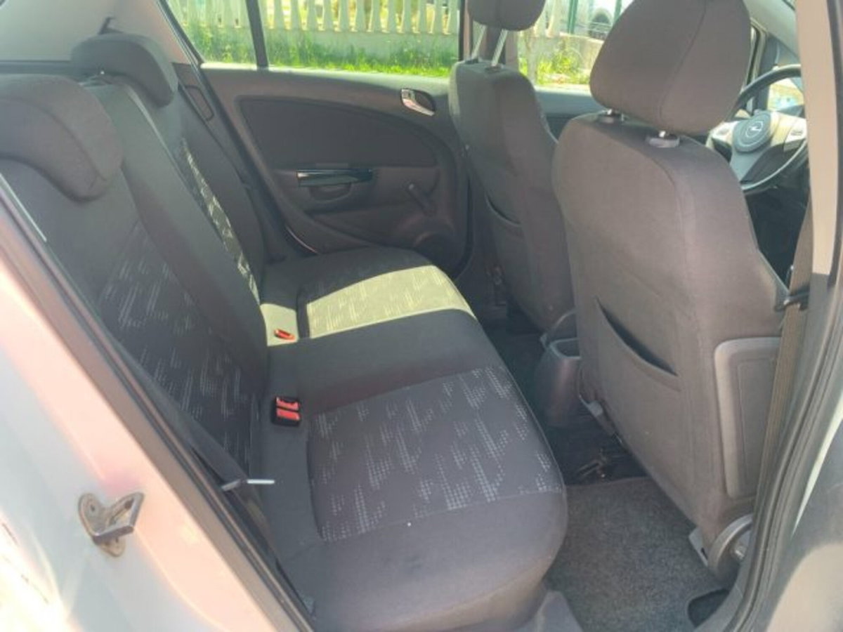 Opel Corsa 1.2 5 porte Cosmo (11)