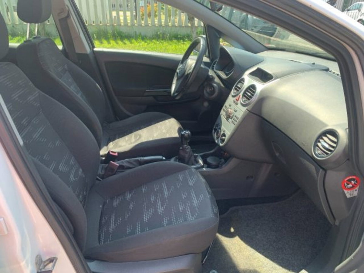 Opel Corsa 1.2 5 porte Cosmo (12)