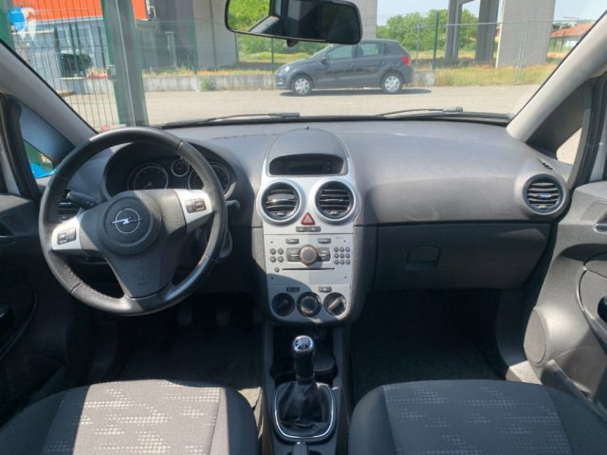 Opel Corsa 1.2 5 porte Cosmo (13)