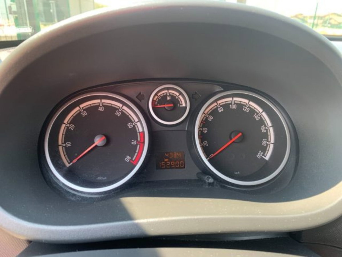 Opel Corsa 1.2 5 porte Cosmo (14)
