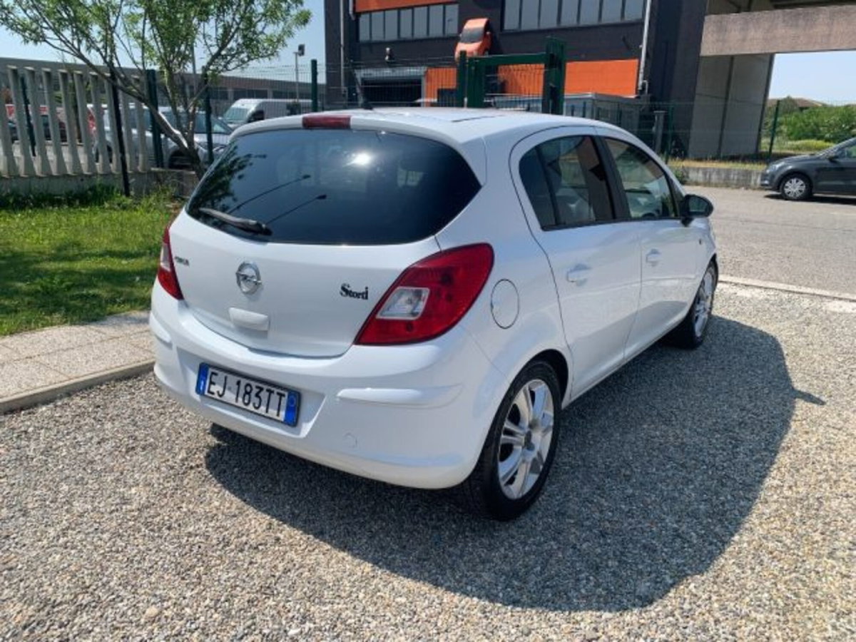 Opel Corsa 1.2 5 porte Cosmo (5)
