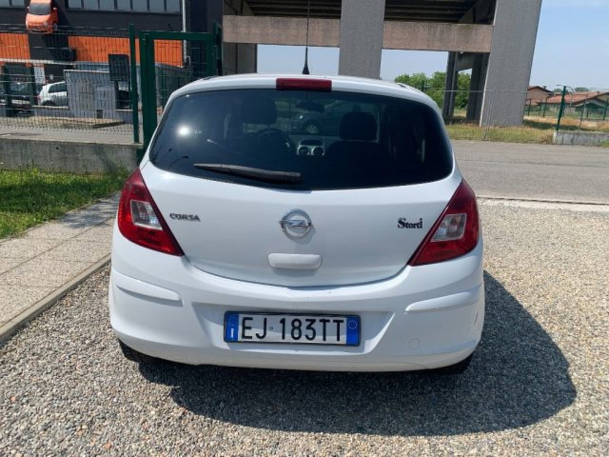 Opel Corsa 1.2 5 porte Cosmo (6)