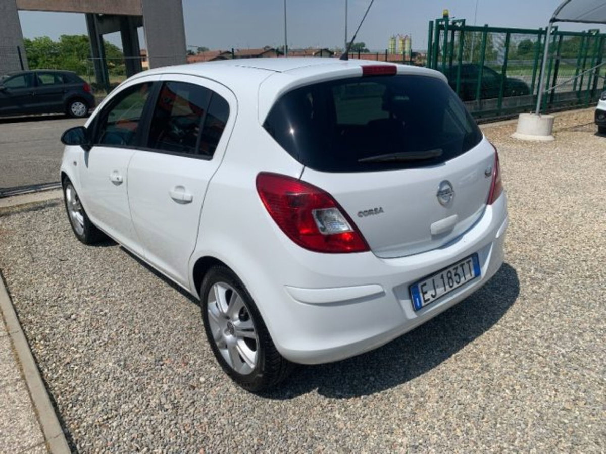 Opel Corsa 1.2 5 porte Cosmo (7)