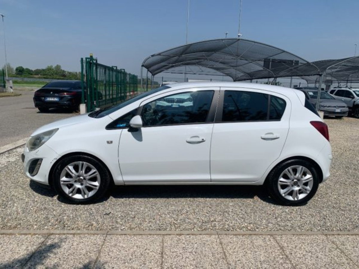 Opel Corsa 1.2 5 porte Cosmo (8)