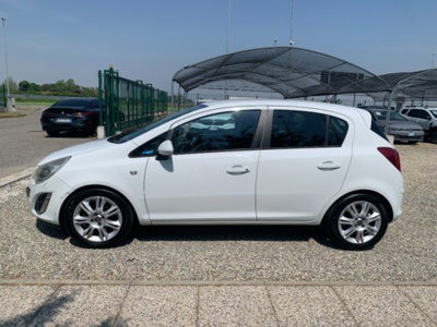 Opel Corsa 1.2 5 porte Cosmo (8)