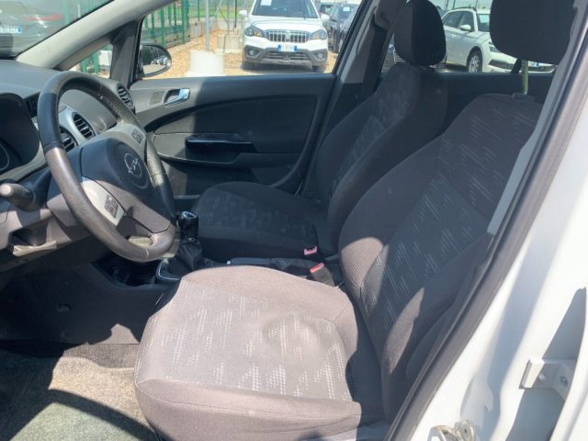 Opel Corsa 1.2 5 porte Cosmo (9)