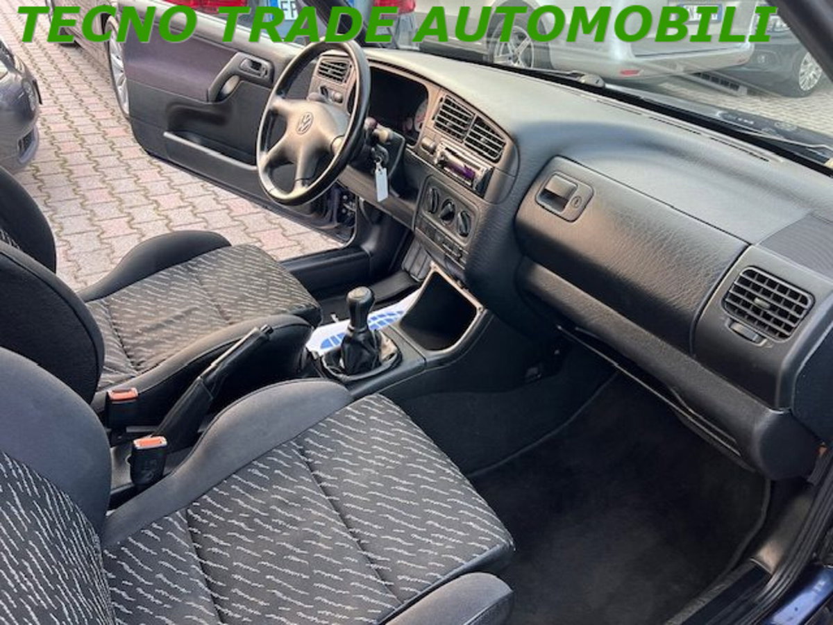 Volkswagen Golf Cabrio 1.6 cat Sport (11)