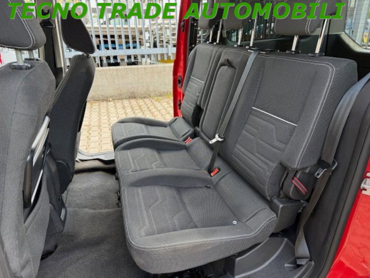 Ford Tourneo Connect 1.5 TDCi 120 CV Powershift Titanium (8)