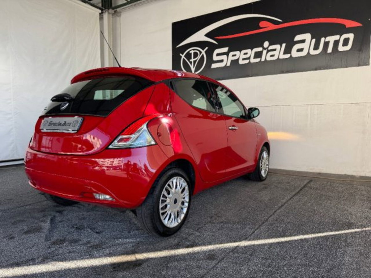 Lancia Ypsilon 1.2 69 CV 5 porte Platinum (10)