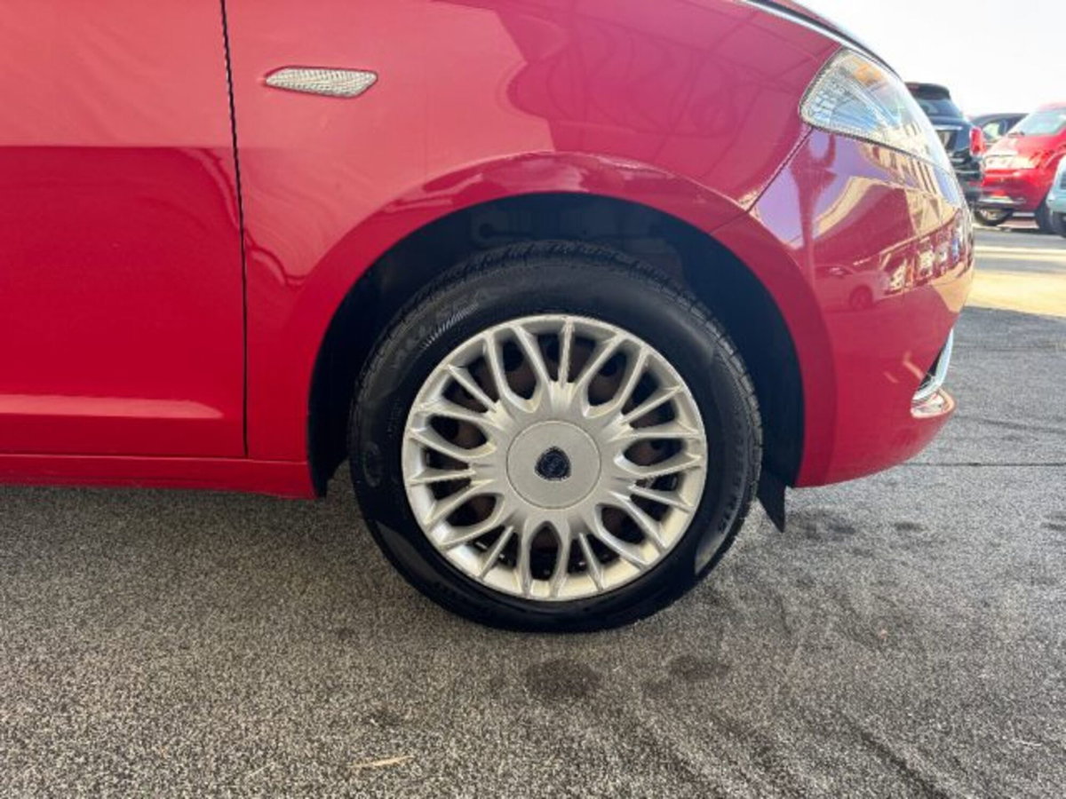 Lancia Ypsilon 1.2 69 CV 5 porte Platinum (14)