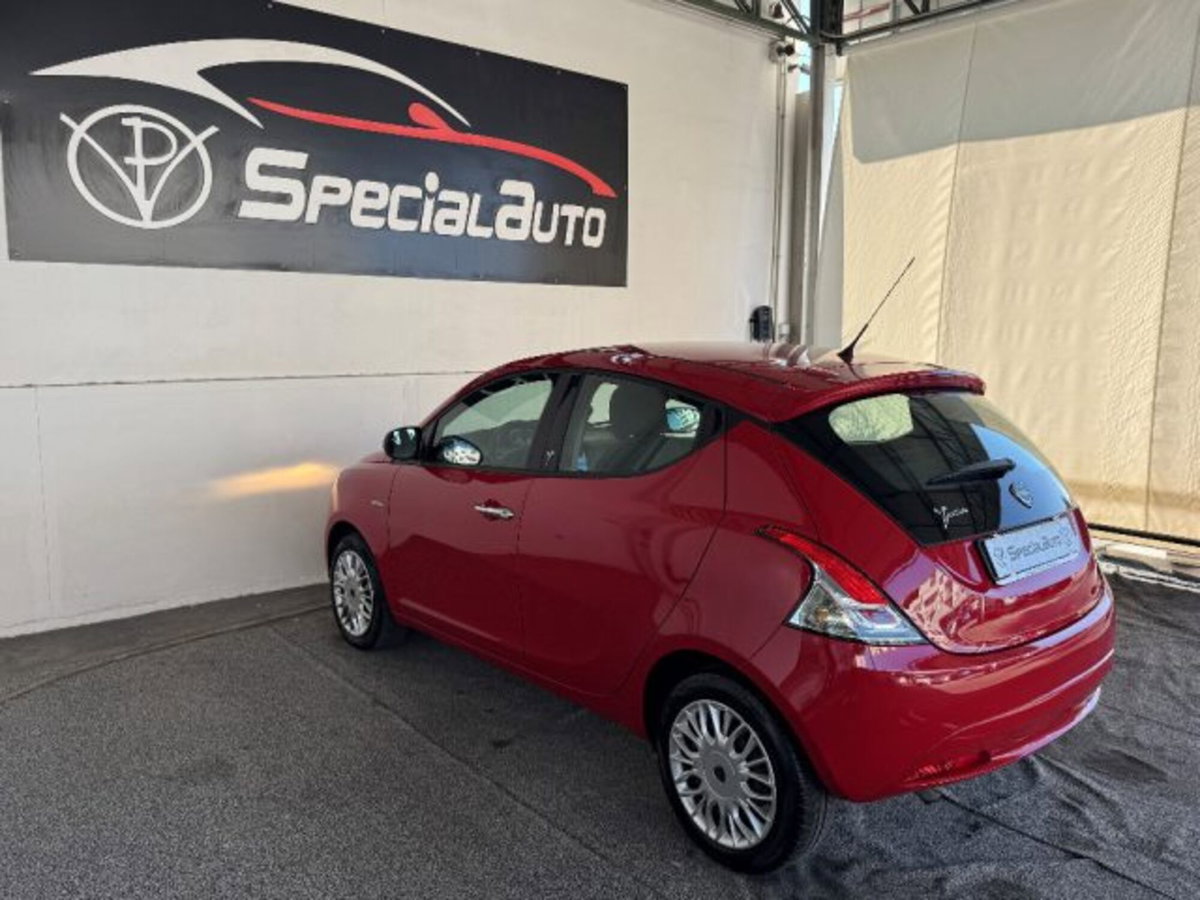 Lancia Ypsilon 1.2 69 CV 5 porte Platinum (4)