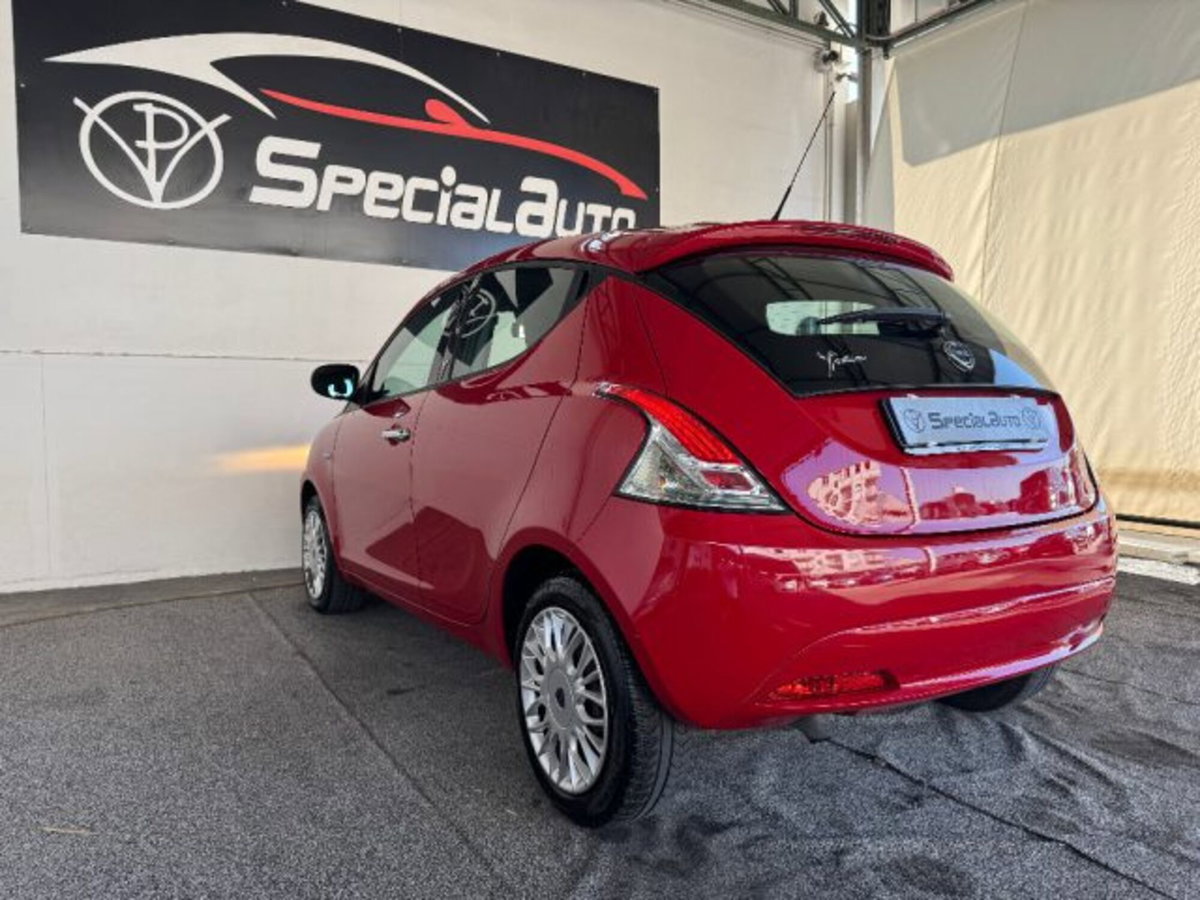 Lancia Ypsilon 1.2 69 CV 5 porte Platinum (9)