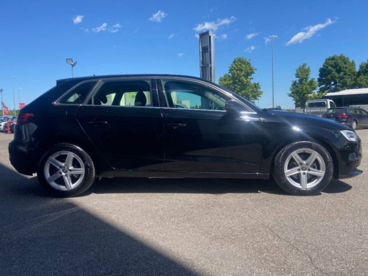 Audi A3 Sportback 30 TDI Admired (7)