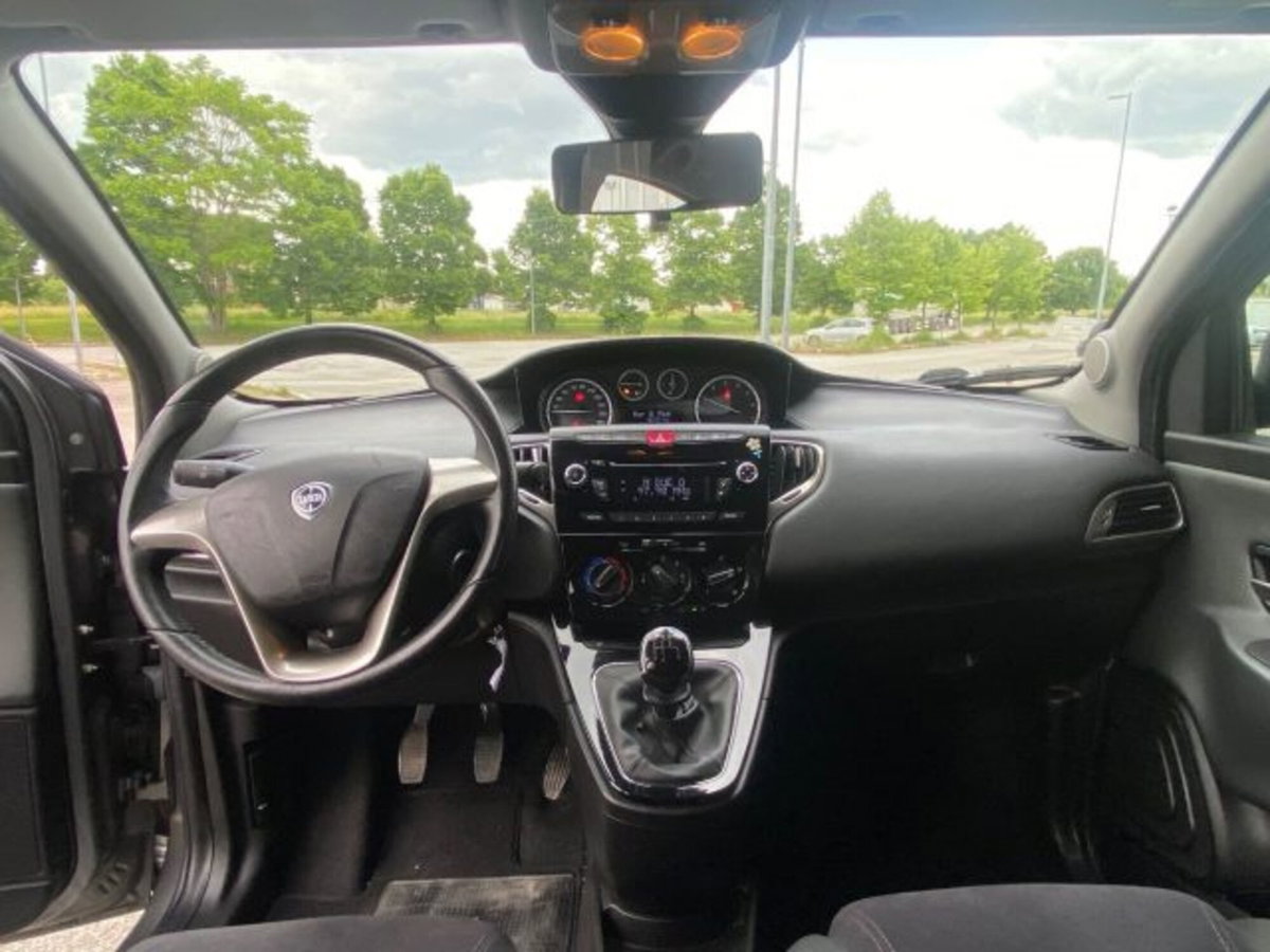Lancia Ypsilon 1.2 69 CV 5 porte GPL Ecochic Gold (10)