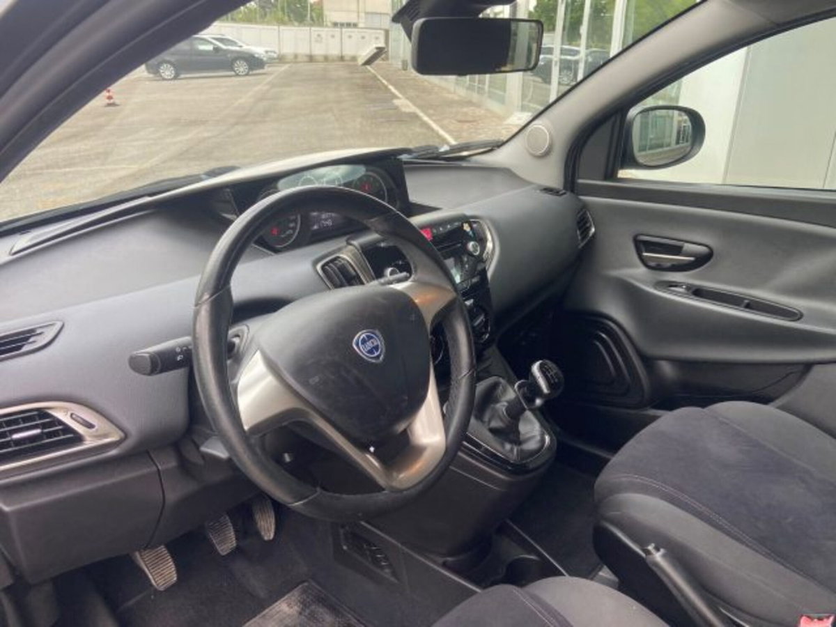 Lancia Ypsilon 1.2 69 CV 5 porte GPL Ecochic Gold (11)