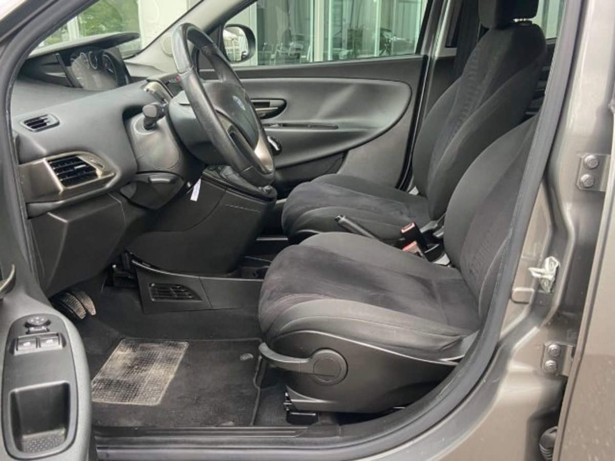 Lancia Ypsilon 1.2 69 CV 5 porte GPL Ecochic Gold (12)