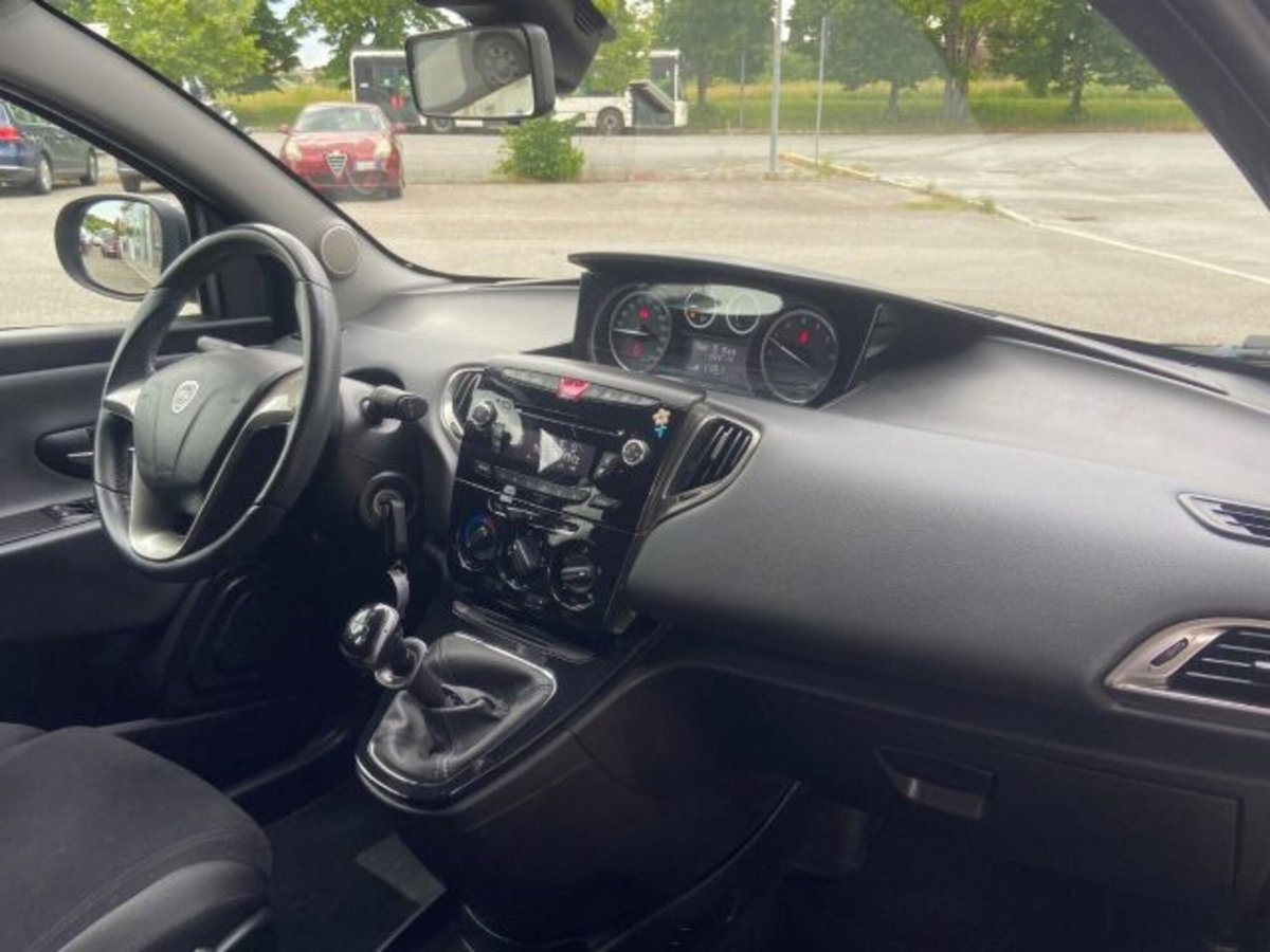 Lancia Ypsilon 1.2 69 CV 5 porte GPL Ecochic Gold (13)