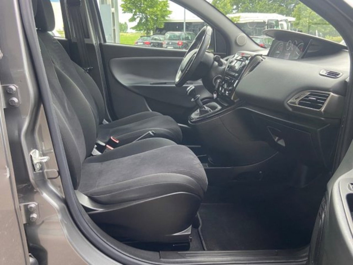 Lancia Ypsilon 1.2 69 CV 5 porte GPL Ecochic Gold (14)