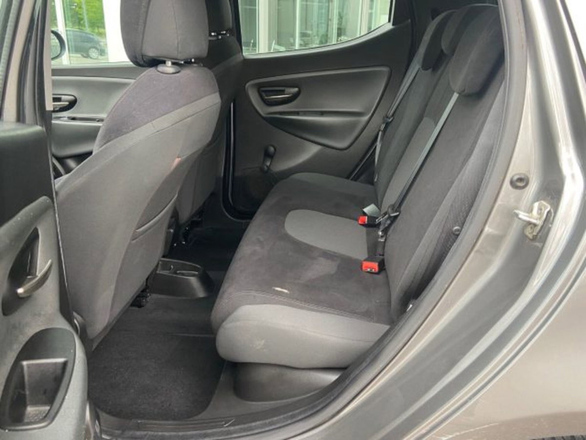 Lancia Ypsilon 1.2 69 CV 5 porte GPL Ecochic Gold (15)