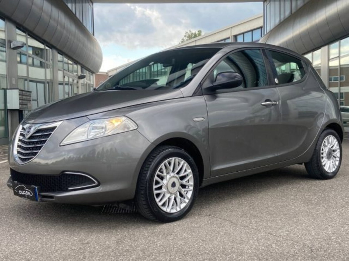 Lancia Ypsilon 1.2 69 CV 5 porte GPL Ecochic Gold (3)