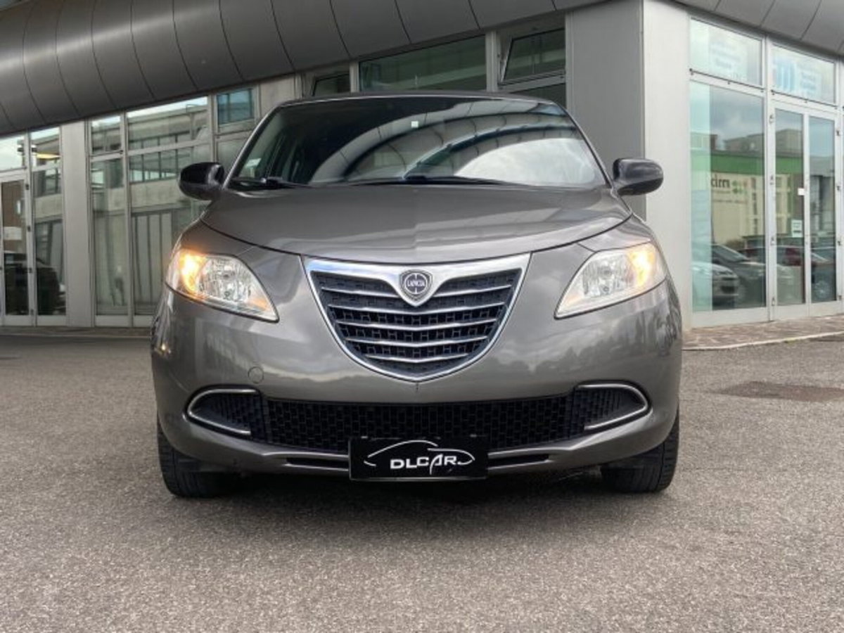 Lancia Ypsilon 1.2 69 CV 5 porte GPL Ecochic Gold (4)