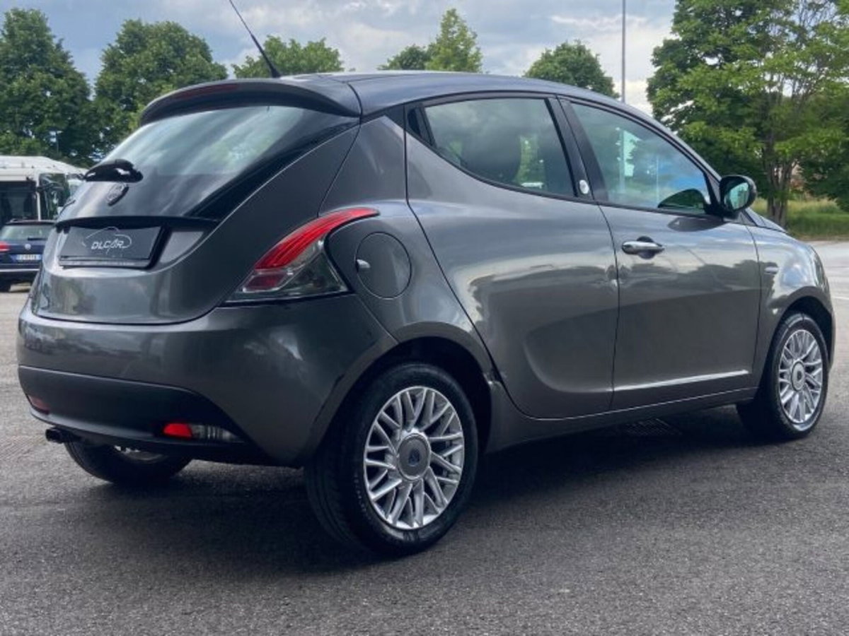 Lancia Ypsilon 1.2 69 CV 5 porte GPL Ecochic Gold (5)