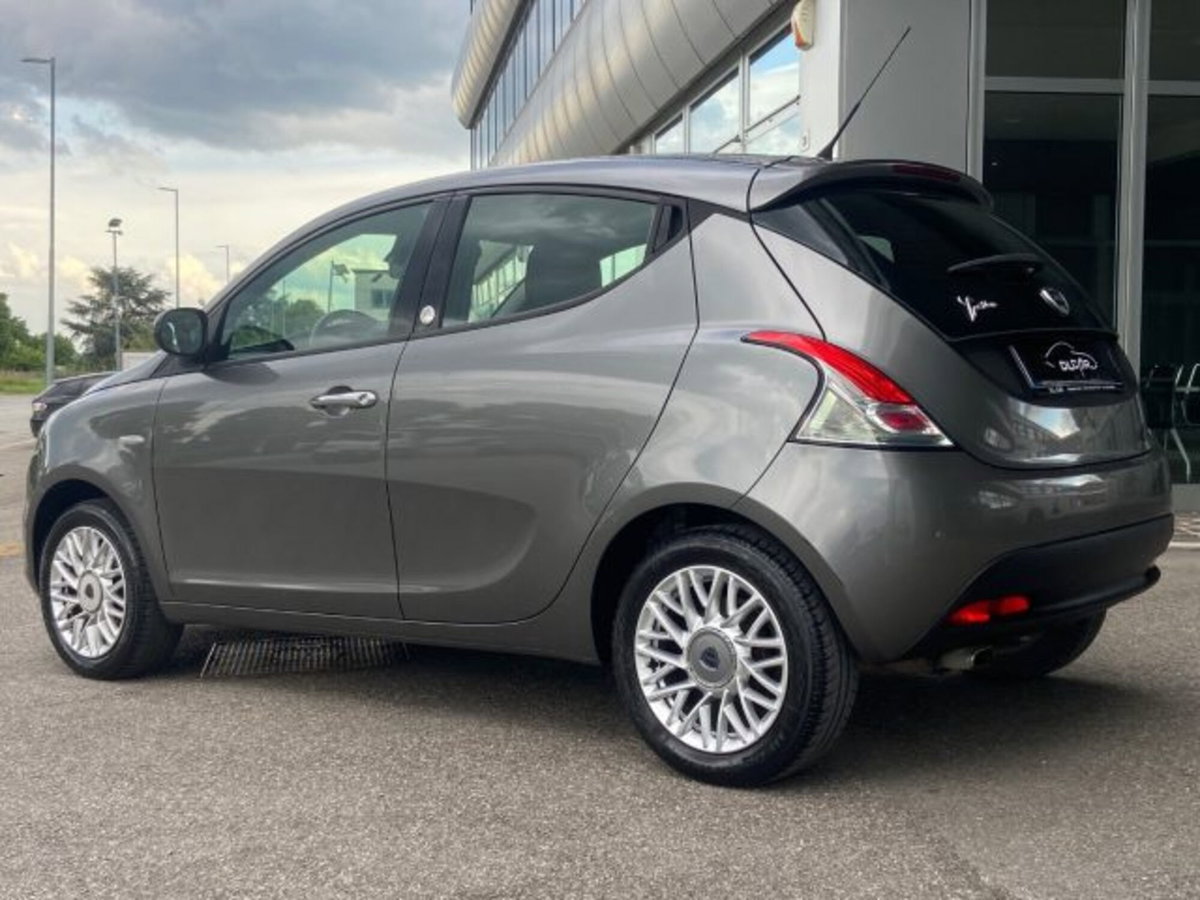 Lancia Ypsilon 1.2 69 CV 5 porte GPL Ecochic Gold (6)