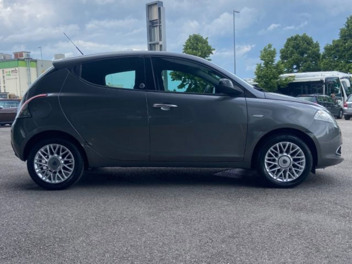 Lancia Ypsilon 1.2 69 CV 5 porte GPL Ecochic Gold (7)