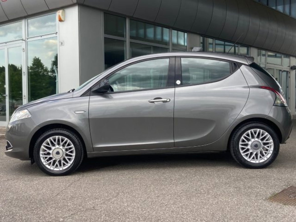 Lancia Ypsilon 1.2 69 CV 5 porte GPL Ecochic Gold (8)